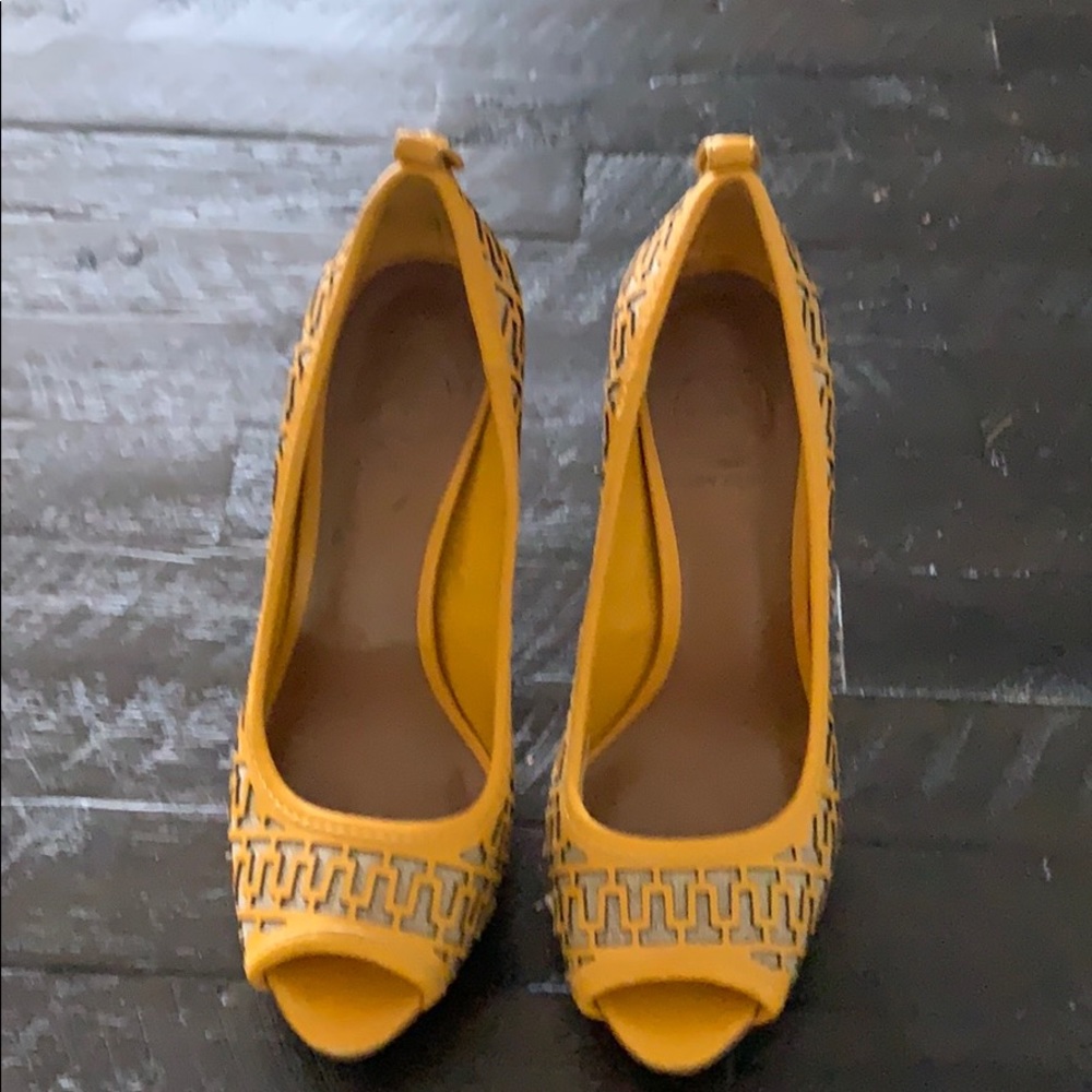 Tory Burch yellow logo platforms size 6